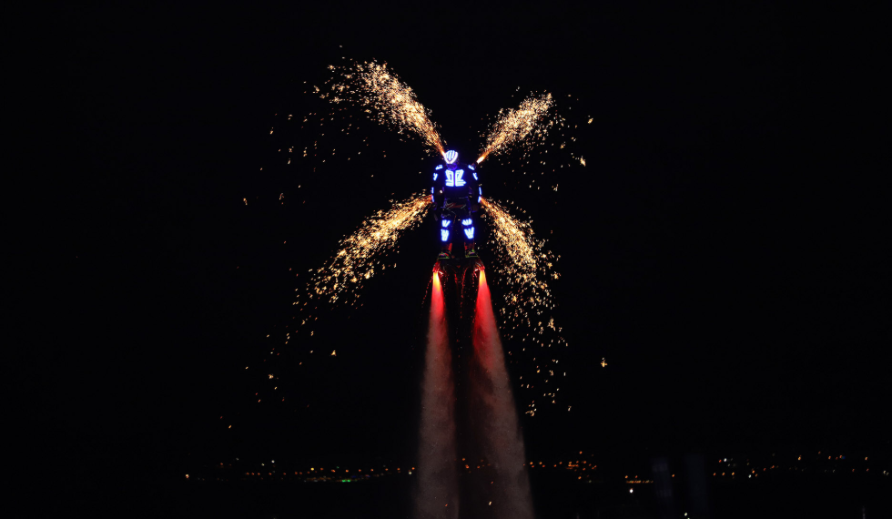 Flyboard gösterisi yürekleri ağza getirdi